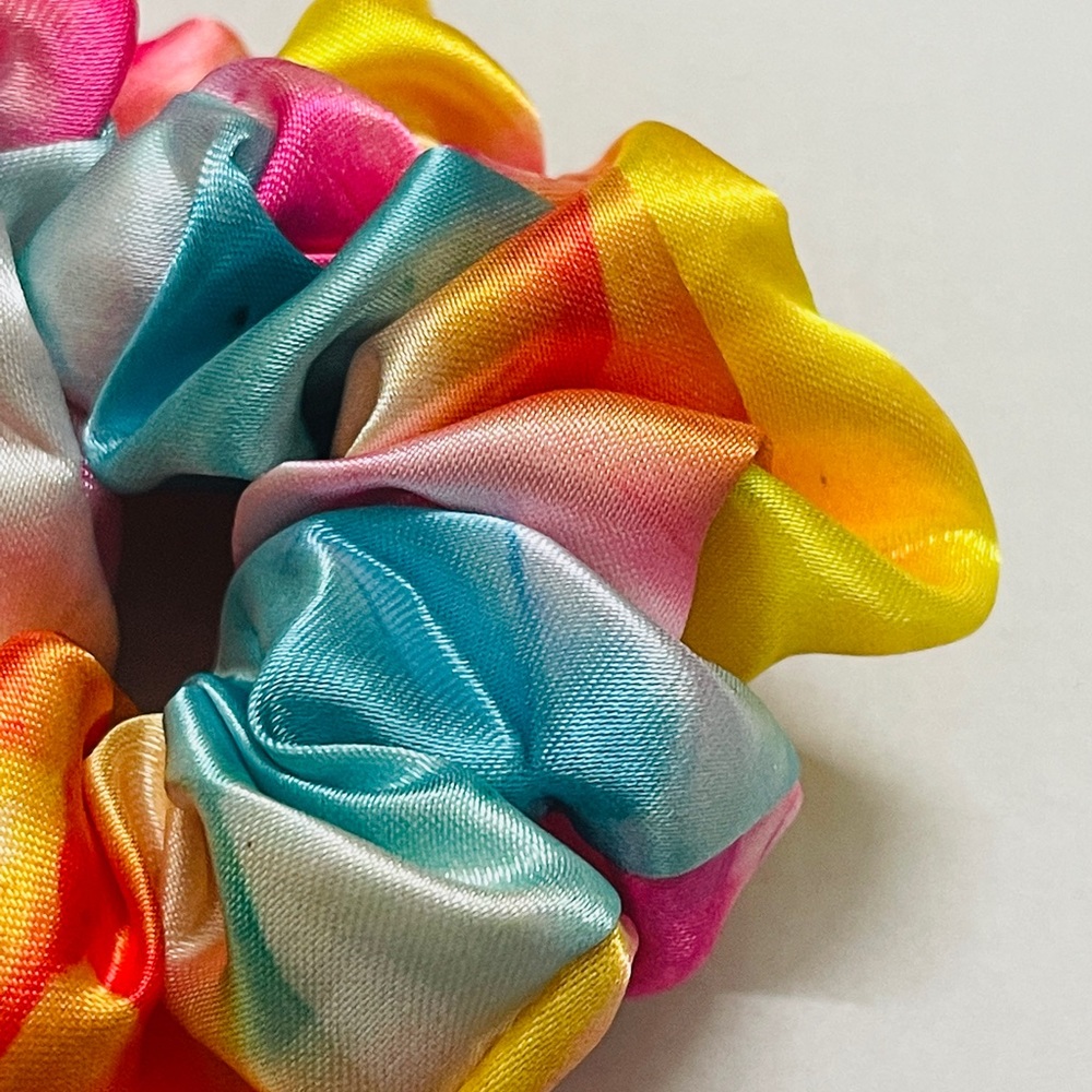 Satin multi color scrunchie - Picture 3 of 3